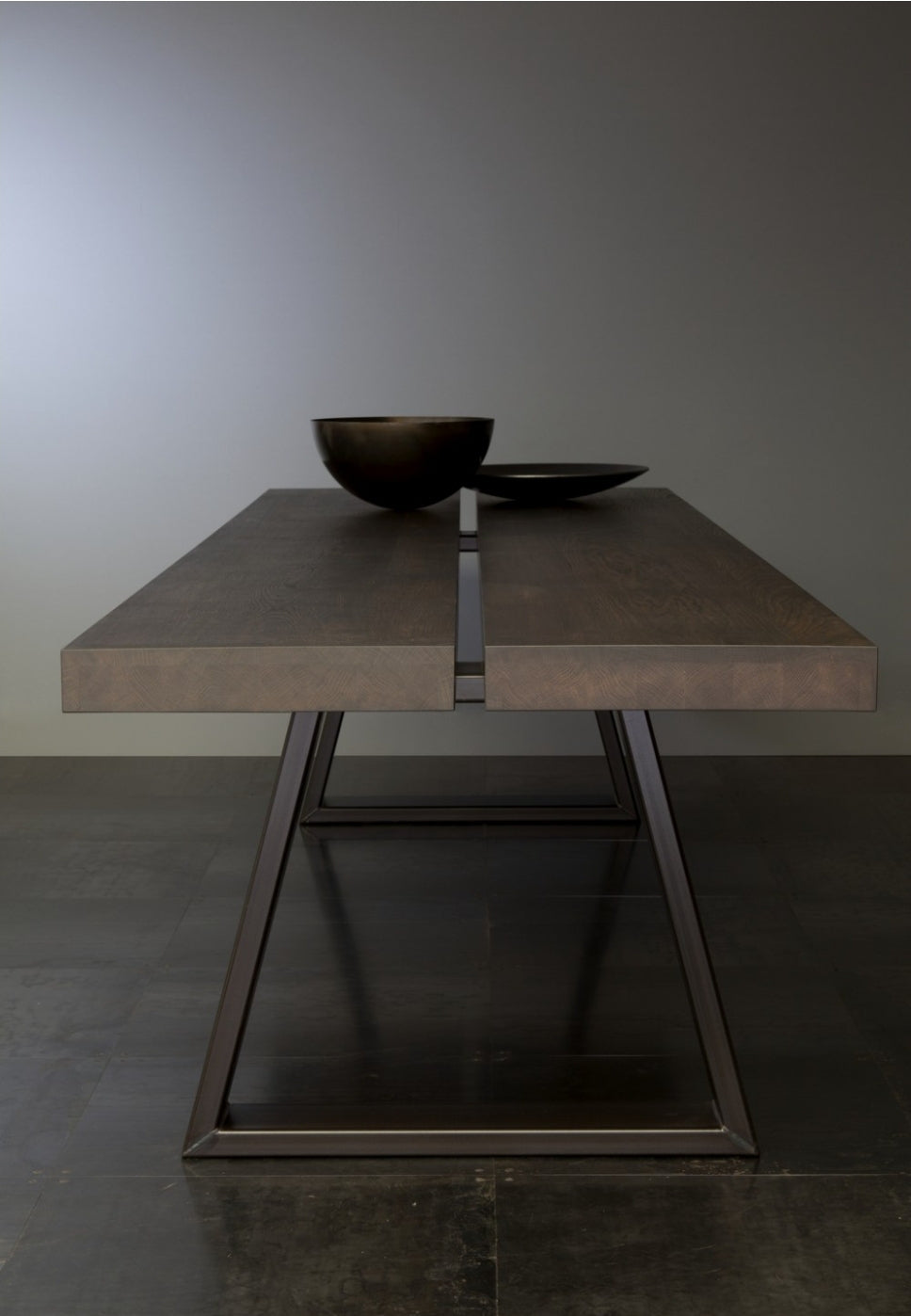 Dizajnerski sto  od drveta i metala